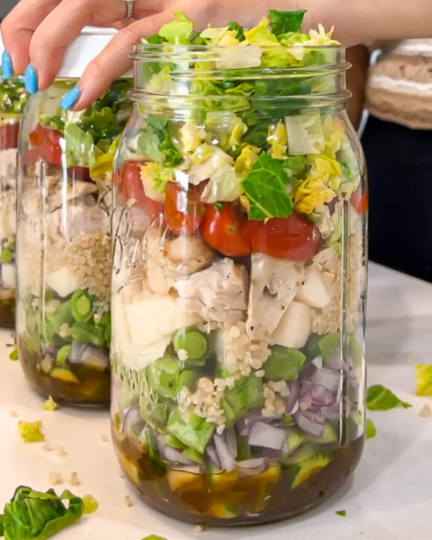 Salada Mediterrânea com molho agridoce no pote